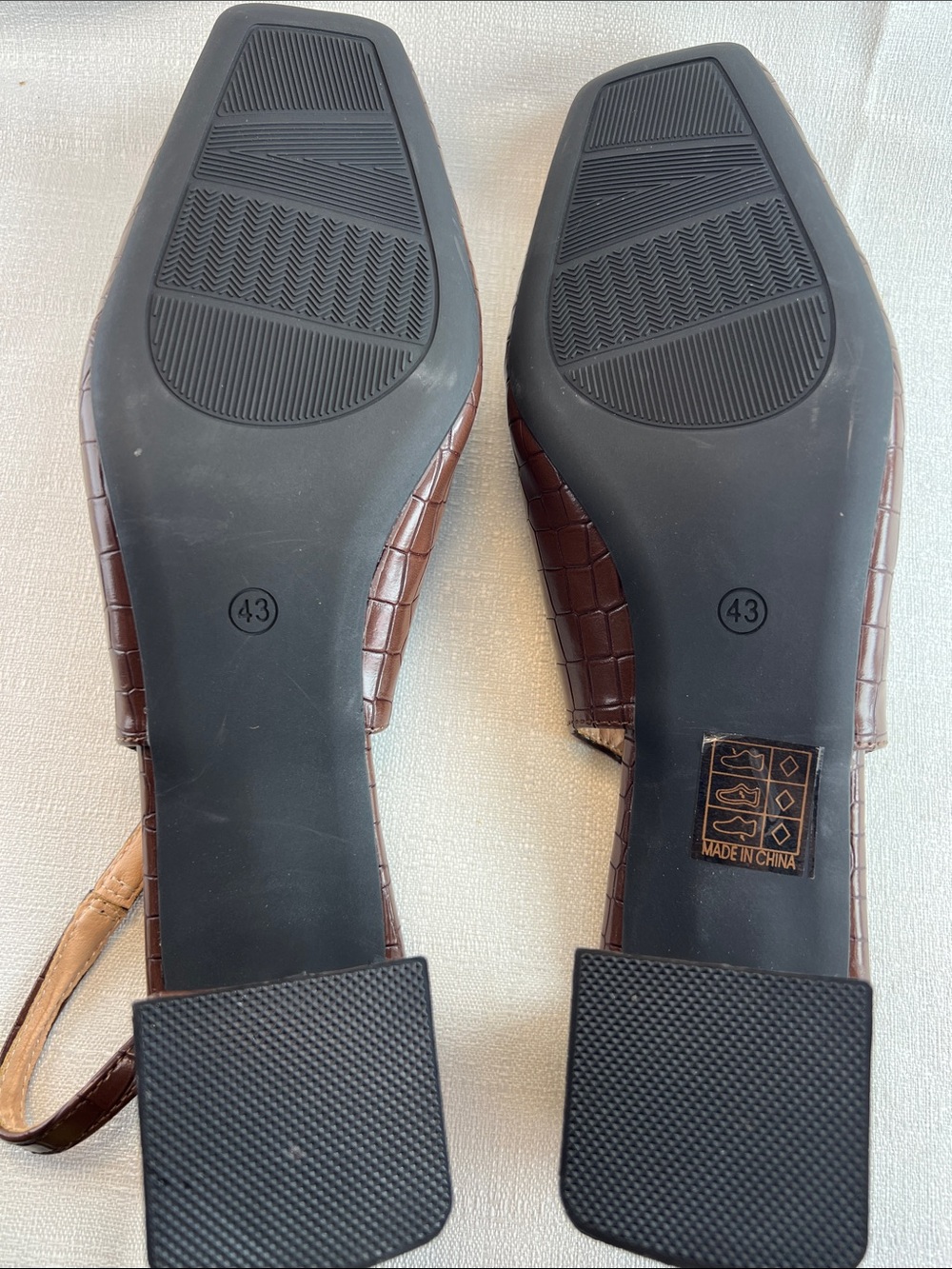 Crocodile embossed mules - Picture 4 of 4